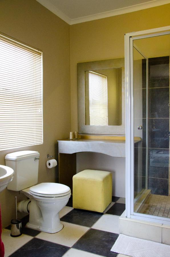 Desert Dew Guest House Hutchinson Екстериор снимка