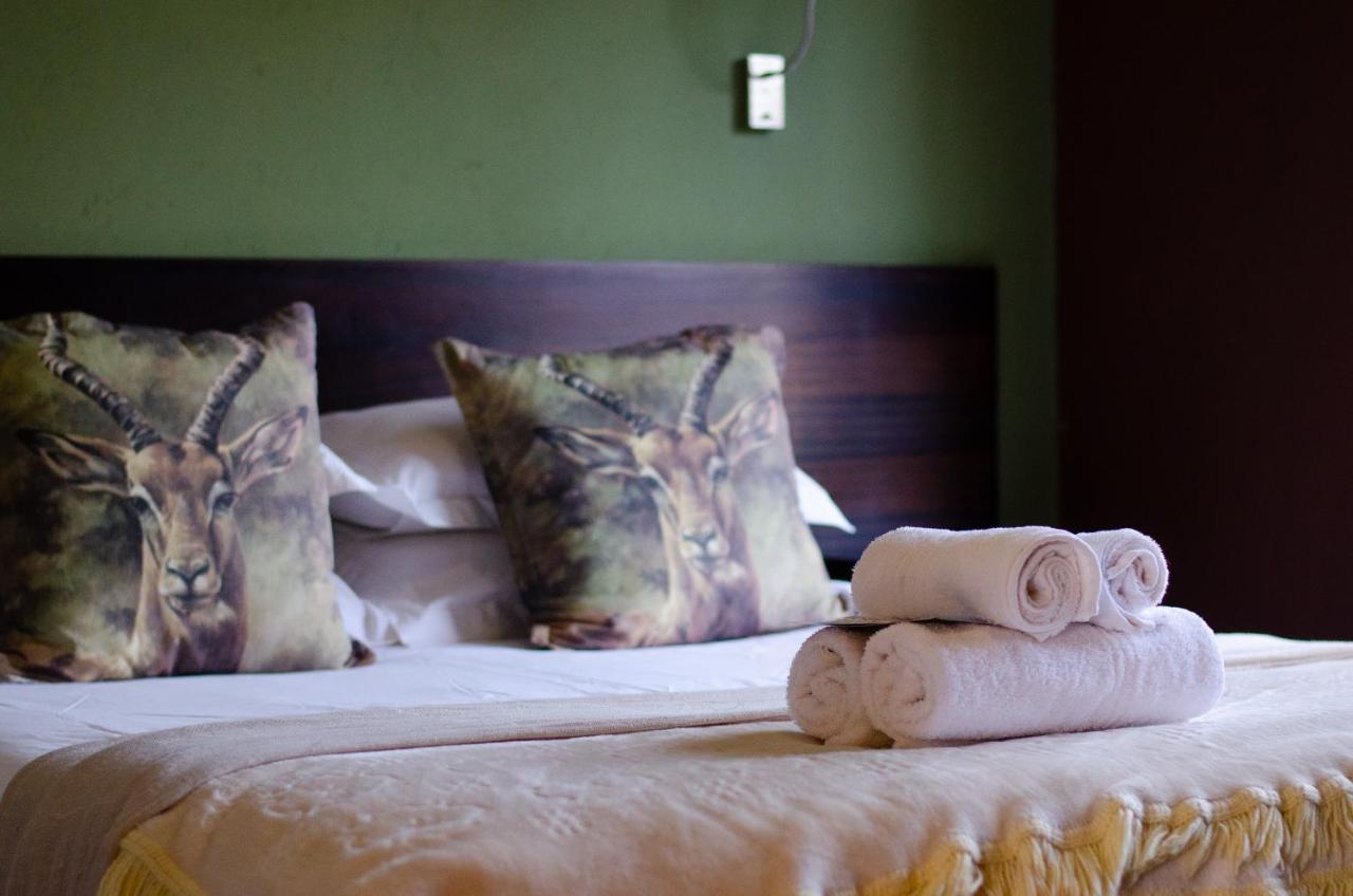 Desert Dew Guest House Hutchinson Екстериор снимка