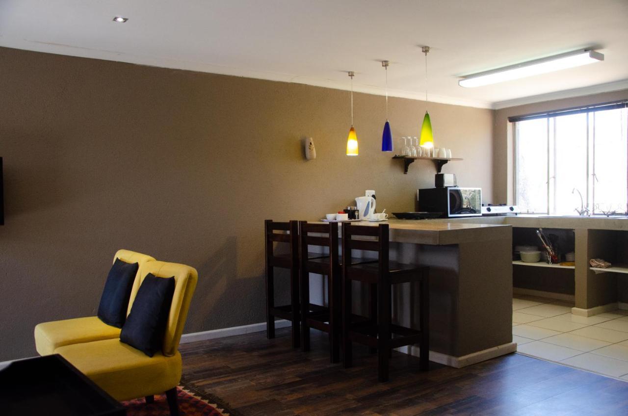 Desert Dew Guest House Hutchinson Екстериор снимка
