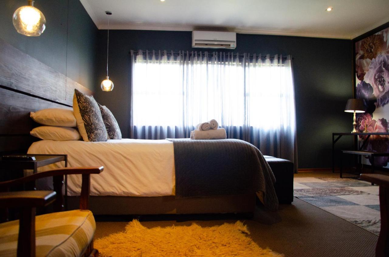 Desert Dew Guest House Hutchinson Екстериор снимка