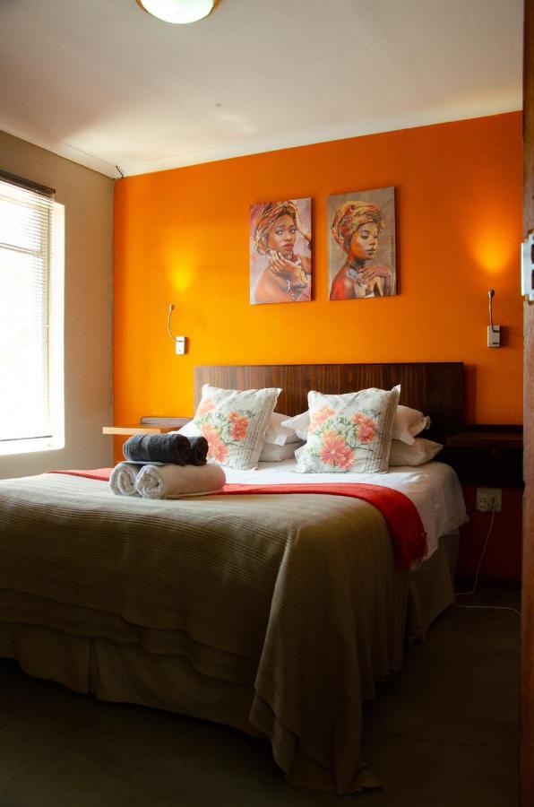 Desert Dew Guest House Hutchinson Екстериор снимка