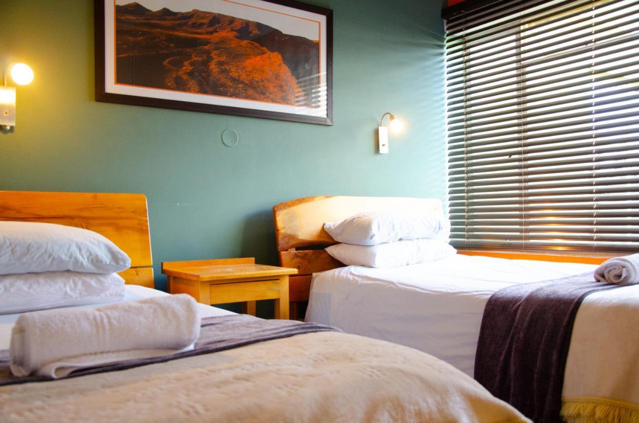 Desert Dew Guest House Hutchinson Екстериор снимка
